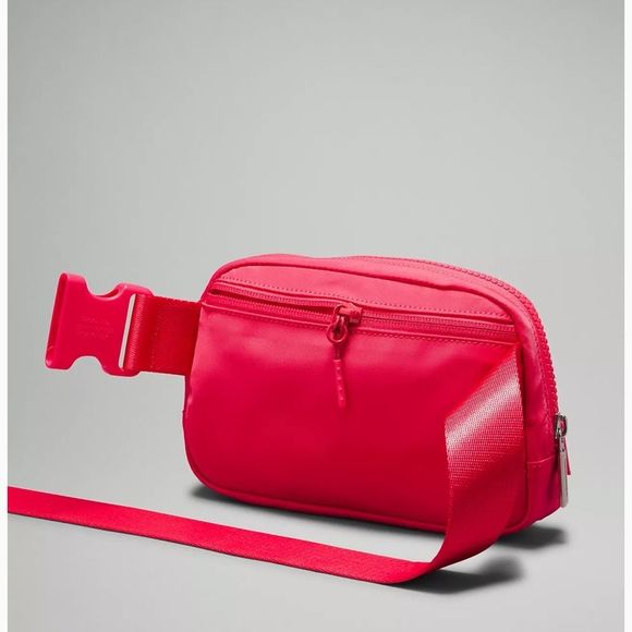 LULULEMON | ✨NEW✨ Everywhere Belt Bag 1L in Lip Gloss - Picture 4 of 7